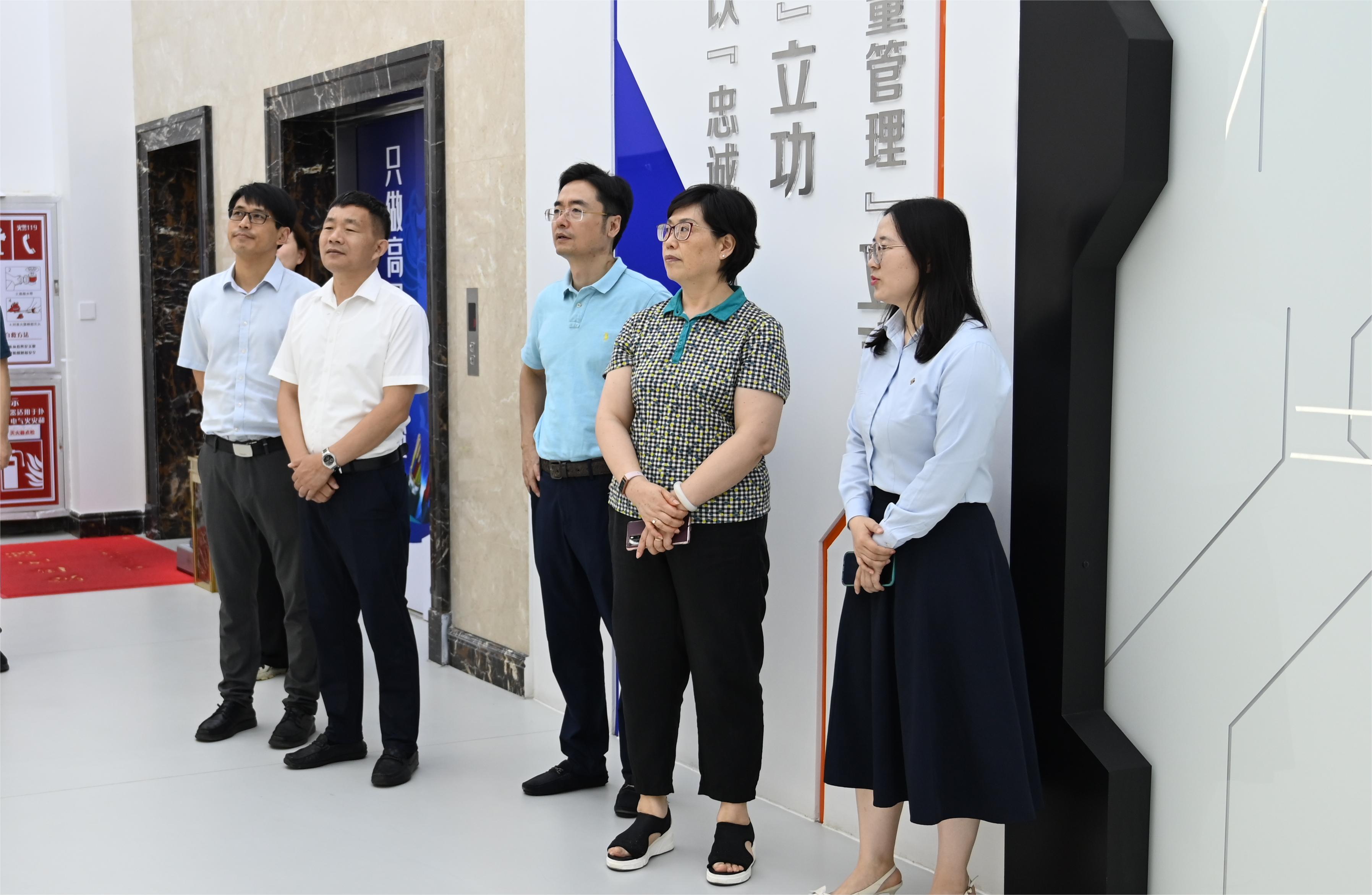 无锡市科协调研尊龙凯时股份科技建设事情