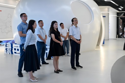 无锡市委研究室考察调研尊龙凯时股份